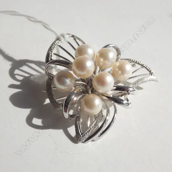BROOCH SILVER SET WITH FAUX PEARLS