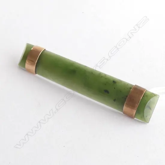(19929) OLD GREENSTONE & 9CT GOLD BAR BROOCH L. 55MM