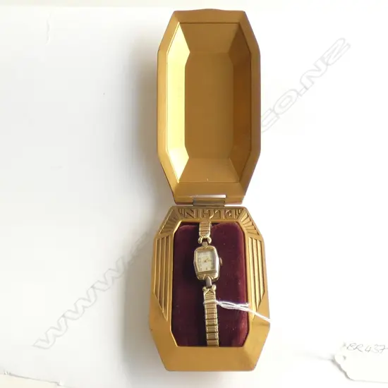 VINTAGE LADIES ELGIN WRIST WATCH IN CASE. WORKING