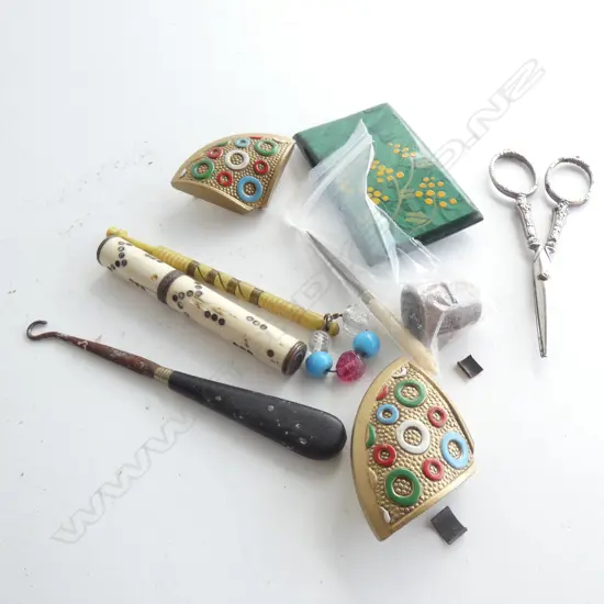 SM BAG ASST VINTAGE ITEMS INCL. BELT BUCKLES / SCISSORS ETC..