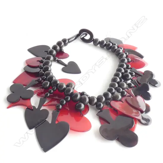 A LARGE AND IMPRESSIVE HORN BEAD AND BAKERLITE NECKLACE 470MM