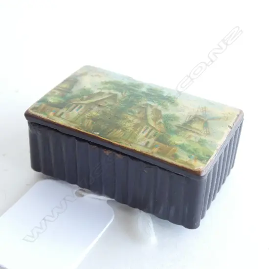 SMALL VICTORIAN PAPIER MACHE SNUFF BOX