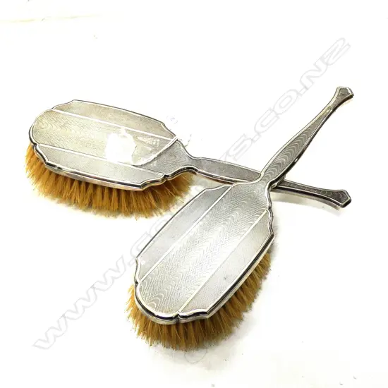 ST. SILVER PAIR BRUSHES ENGINE TURNED DECORATION LONDON 1932