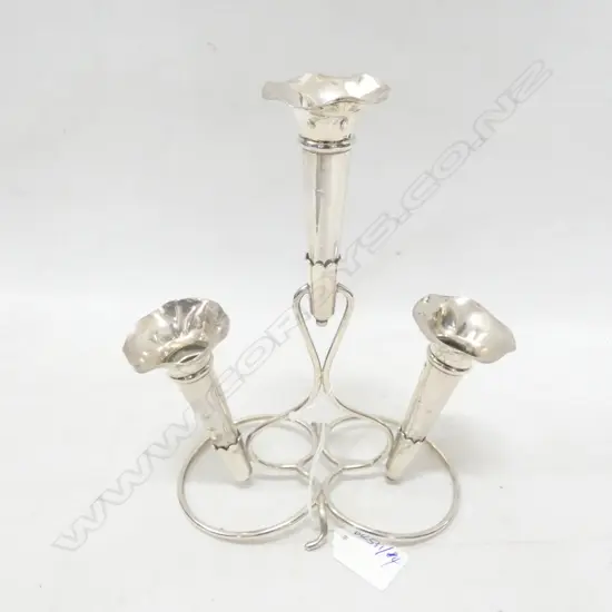 3 ST SILVER FLUTED VASES ON SILVER PLATE BASE LONDON 1912 H.200mm