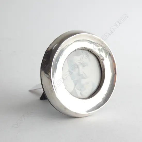 SMALL ROUND SILVER PICTURE FRAME  HMSS BIRM1913 DIA. 65MM