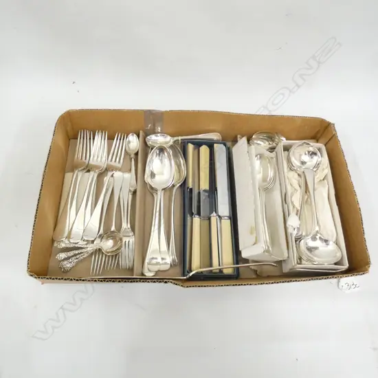 GOOD TRAY OF CUTLERY INCL. 'BONE' HANDLED KNIVES