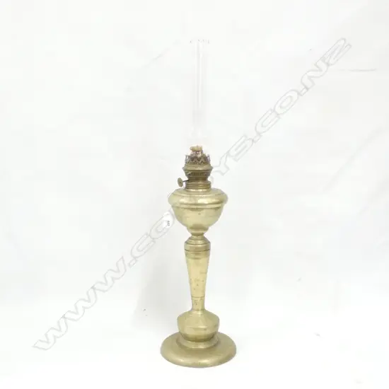 TALL BRASS KEROSENE LAMP H.690mm
