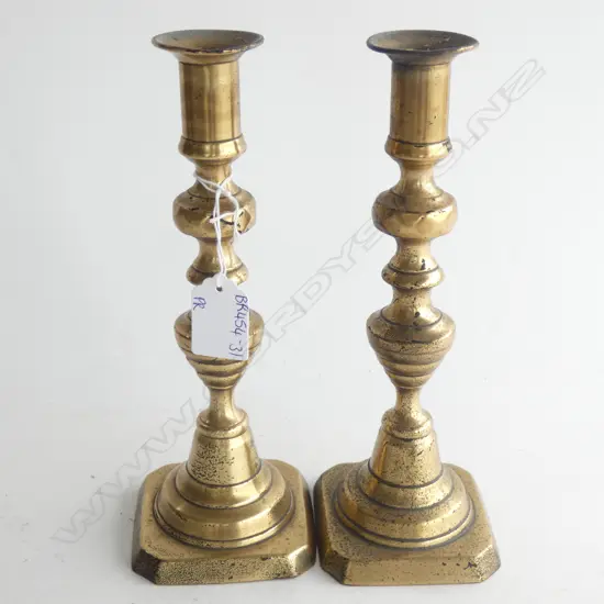 MATCHING PAIR VICTORIAN BRASS CANDLE STICKS - H. 225MM