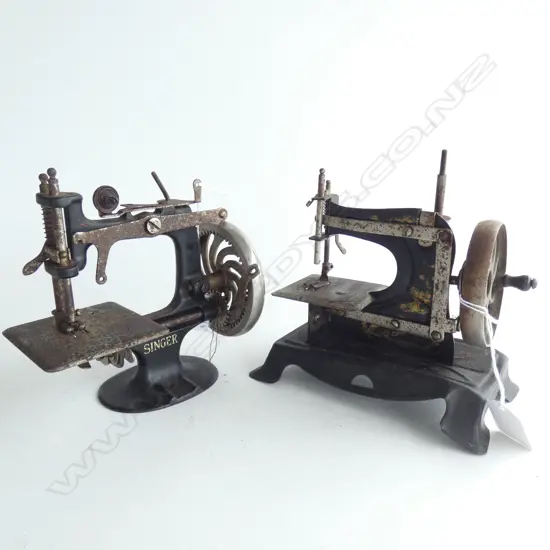 2 MINIATURE SEWING MACHINES; SINGER & OTHER H.150mm