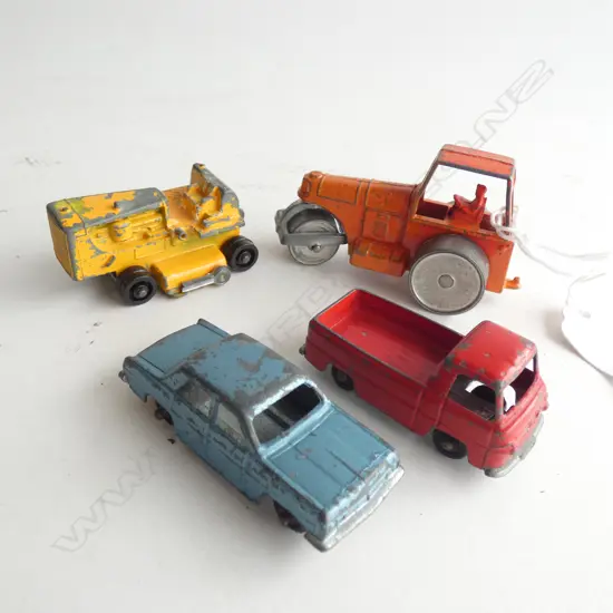 (19593) 4 OLD FUN HO DIE CAST MODELS; NO.26/ D8 CATERPILLAR/ HOLDEN HH & STEAMROLLER L 65MM