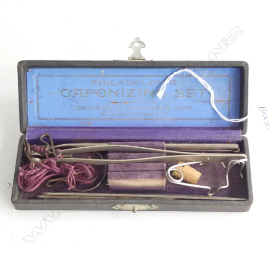 (19558) VINTAGE PHILADEPHIA CAPONIZING SET - IN ORIGINAL BOX 