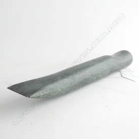 LARGE POUNAMU CHISEL, L.280mm, CYLINDRICAL w BEVELED CUTTING EDGE