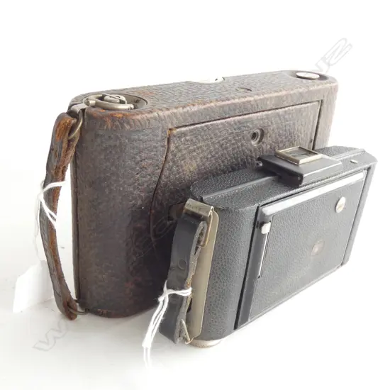 2 KODAK FOLDING VINTAGE CAMERA LGEST L.193mm