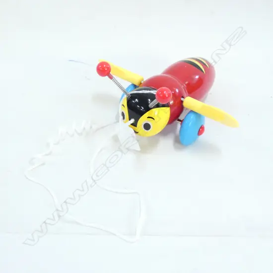 WOODEN HAND PAINTED BUZZYBEE