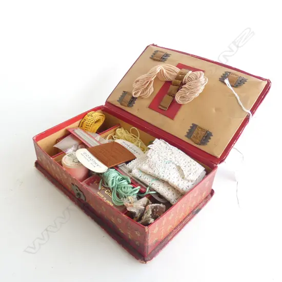 SM VINTAGE  SEWING BOX & CONTENTS  (200 X 125MM)