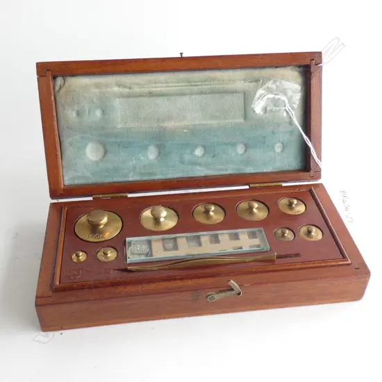 BOXED SET OF 9 BRASS CHEMIST/SCIENTIFIC GRAM WEIGHTS 