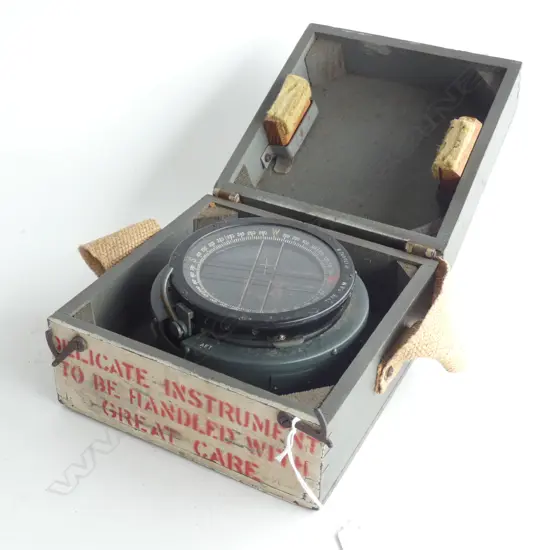 (19970) VINTAGE WWII RAF NAVIGATIONAL COMPASS, TYPE P8 M. BOXED. Dia.135mm