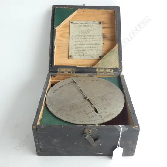 (19970) VINTAGE 'COLE UNIVERSAL SUN COMPASS Mk3 BOXED. 
