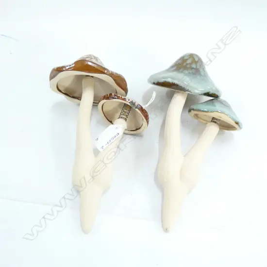 PR NZ POTTERY GARDEN MUSHROOM STAKE H.  220 MM