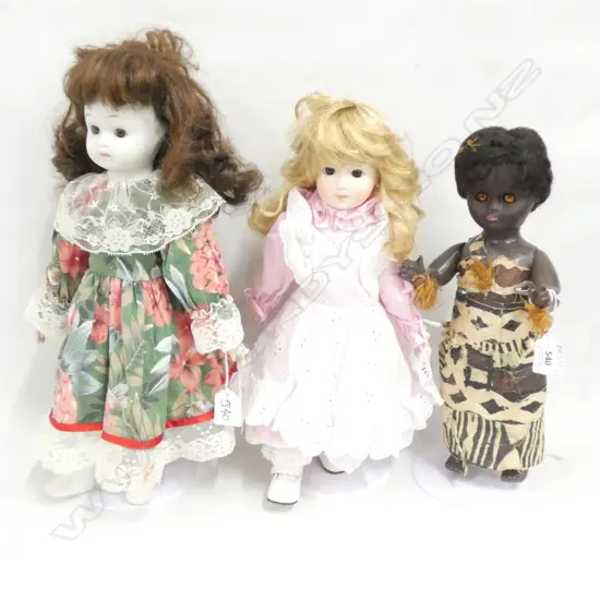 2 PORCELAIN DOLLS (1 BLACK PLASTIC) WITH STANDS  H. 400MM