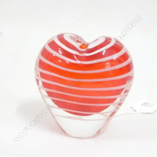 RED AND WHITE HEART SHAPED GLASS VASE H.90mm
