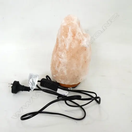 VINTAGE HIMALAYAN SALT LAMP.  WORKING