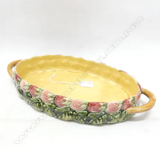 SARREGUEMINES FRENCH MAJOLICA OVAL SERVING DISH STRAWBERRIES L.350mm