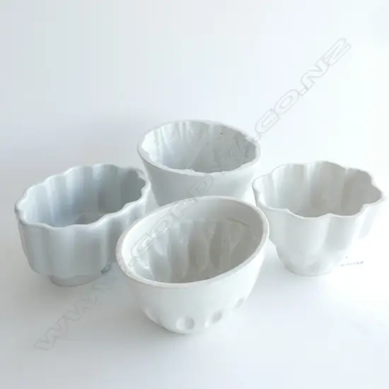 4 VINTAGE WHITE CERAMIC JELLY MOULDS W.150mm