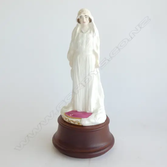 ROYAL DOULTON FIGURINE OF ELIZABETH BOWES- LYON ON THE OCCASION OF HER MARRIAGE TO THE KING GEORGE VI H W/STAND 280 MM..