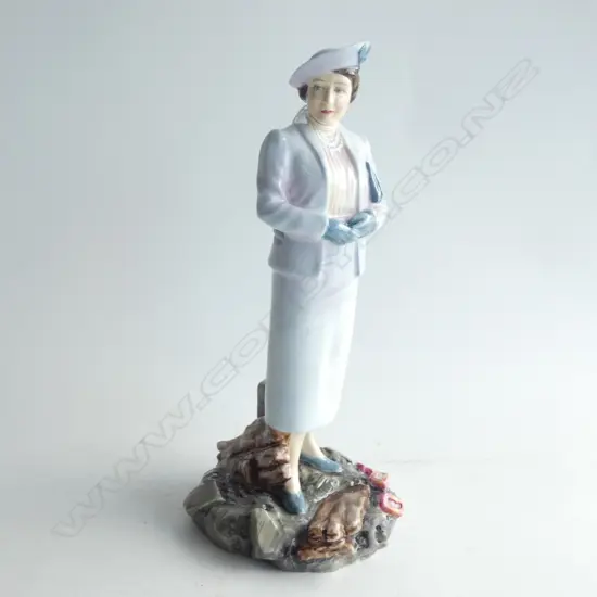 ROYAL DOULTON QUEEN MOTHER HN3944 H. 270MM RETAIL $1060 230/5000...