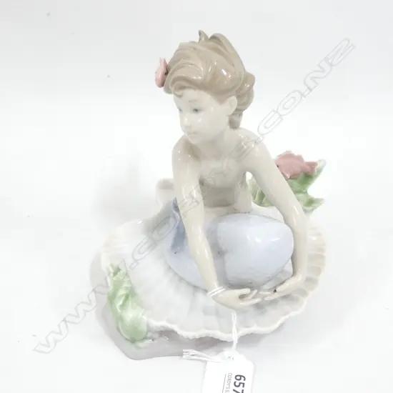 NAO PORCELAIN MERMAID & SHELL #1459