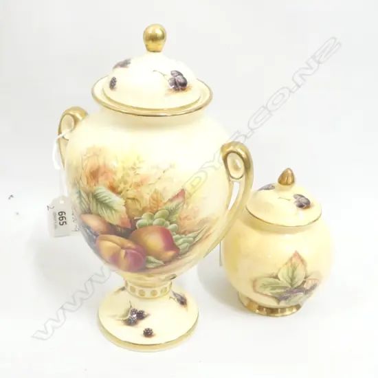 PR AYNSLEY ORCHARD GOLD CONTAINERS; LG LIDDED URN (H. 250MM) & SM LIDDED POT (H. 130MM)