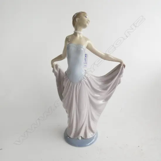 LLADRO FIGURINE H.305mm