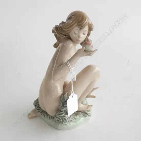 LLADRO EVE GIRL FIGURINE #1482 H.190mm...