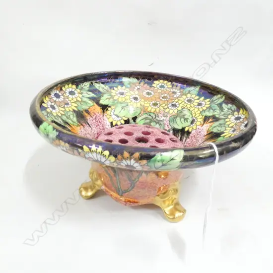 LG MALING DAISY PAINTED FLOWER BOWL WITH GOLD LIONS PAWS (DIA 225MM) & PIERCED FLOWER BRICK (FROG)  C1937