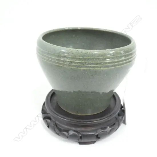 ORIENTAL GLAZED GREEN POT ON STAND H.120mm