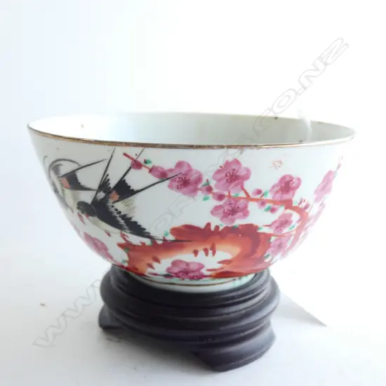CHINESE TONGZHI PERIOD FAMILLE ROSE RICE BOWL ON STAND 115mm dia
