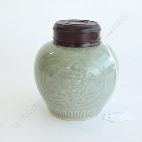 MING STYLE CELADON DRAGON JAR H.120mm