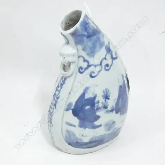 CHINESE PORCELAIN BLUE AND WHITE KIDNEY SHAPED FLASK VASE. H.200mm