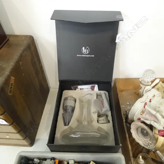 VIN BOUQUET WINE POURER, BOXED 