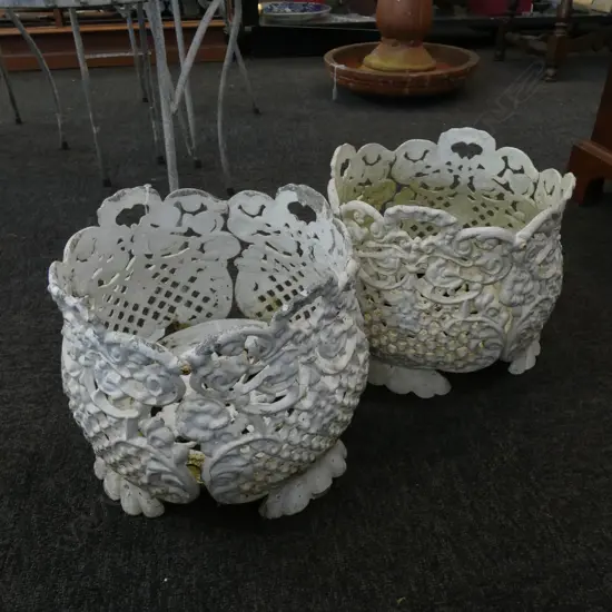 PR WHITE PAINTED METAL PLANT HOLDERS 275mm dia