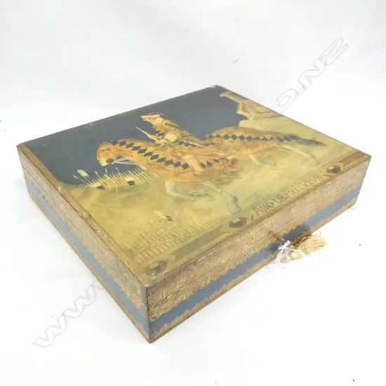 FRENCH STYLE JEWELLERY BOX w. KEY...