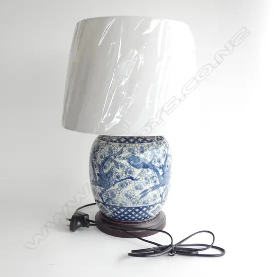 AS NEW B/W CHINESE LAMP H.480mm