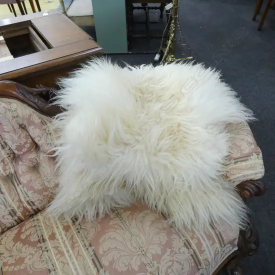 WHITE SHEEPSKIN L.1100mm