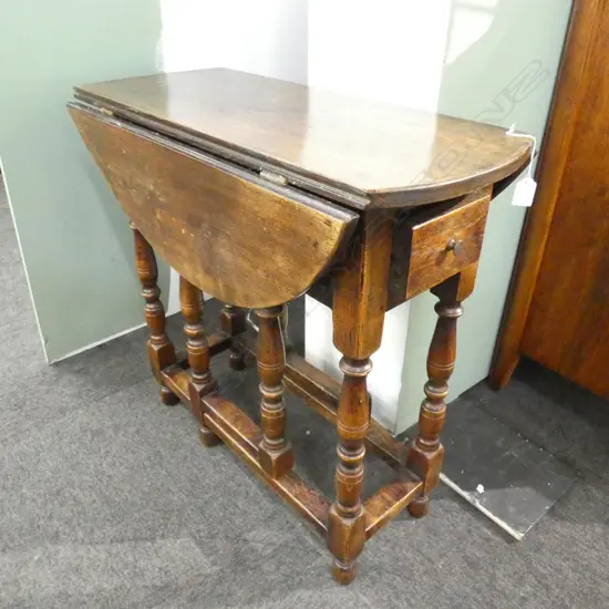 OAK GATELEG SIDE TABLE w. DRAWER...