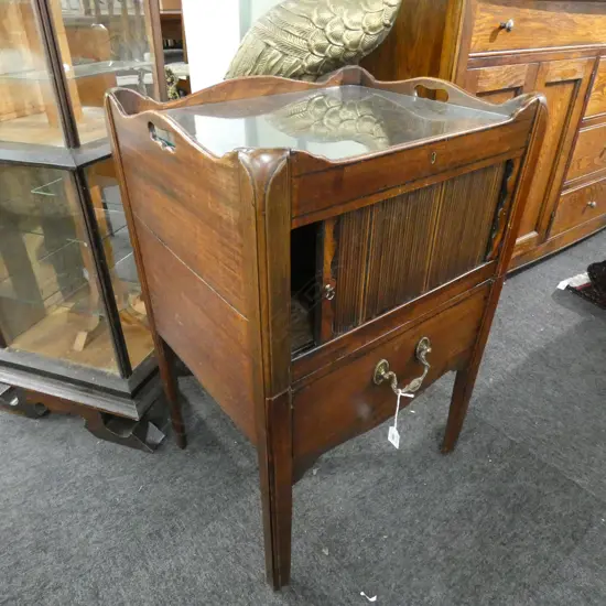 GEORGIAN MAHOGANY COMMODE WITH TAMBOUR FRONT 940 x 410 x 760mm.