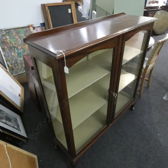 MAHOGANY CHINA CABINET L 1060 MM