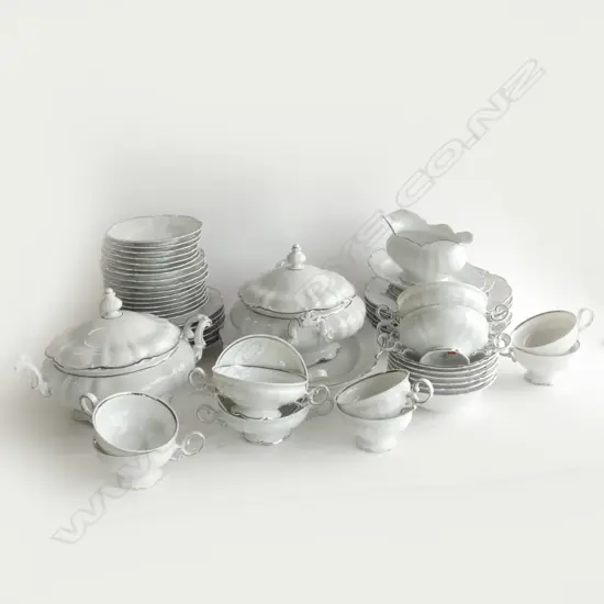 6 PLACE HUTSCHENREUTHER DINNER SERVICE 