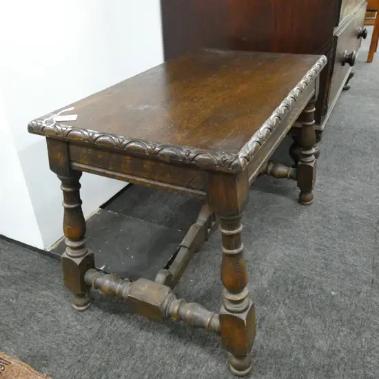 SMALL OAK SIDE TABLE...