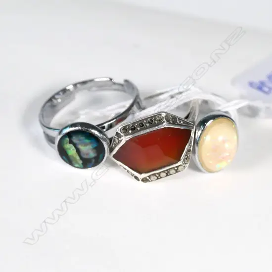 3 COSTUME RINGS INCL. SILVER CARNELIAN MARQUSITE? SIZE M